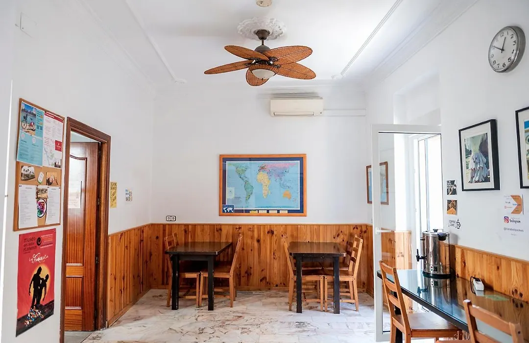 Hostel Triana Backpackers-1